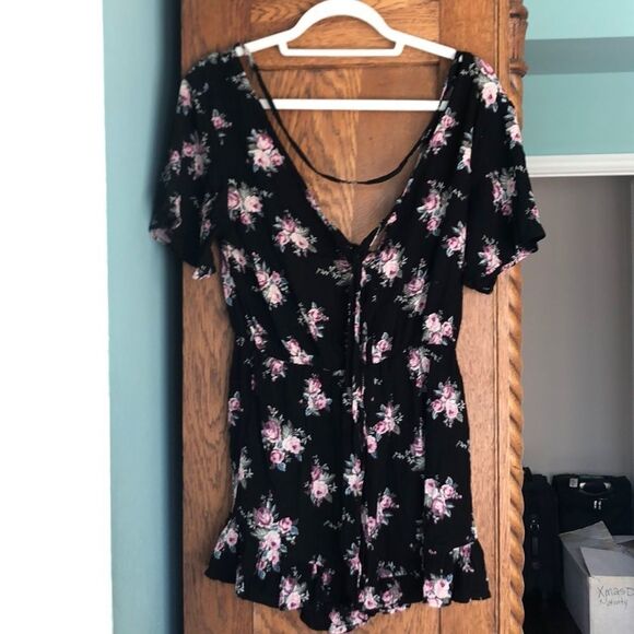 TOPSHOP Black & Floral Shorts Jumper Sz 8 - Picture 3 of 9